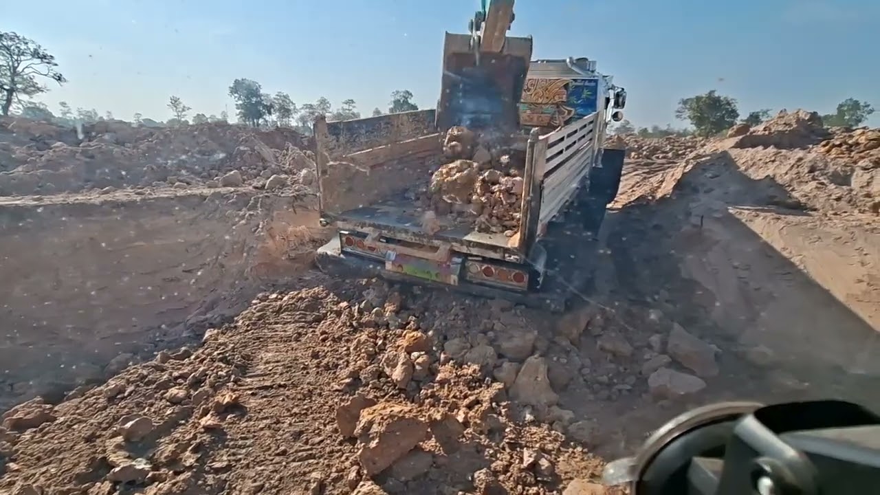 พี่นนท์รถดั้มซิ่งเหมาคันเดียวเลยครับงาน 8 ไร่