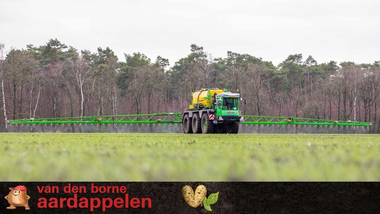 Dammann DT 3200 H spraying wheat