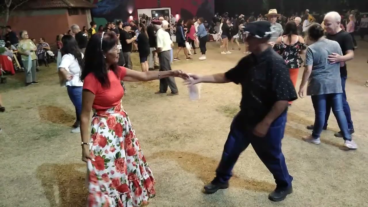 Nancy Villegas y Miguel. . el museo  de transporte. Baile Zamba 