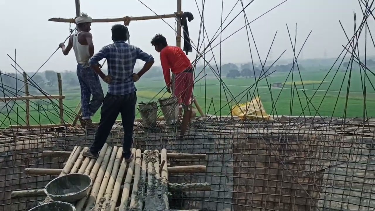जल जीवन मिशन के कार्य करते हुए