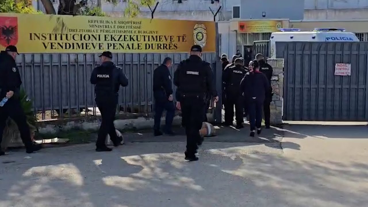 Kontroll i befasishëm në Burgun e Durrësit, 5 iPhone të fshehur në dyert e dusheve