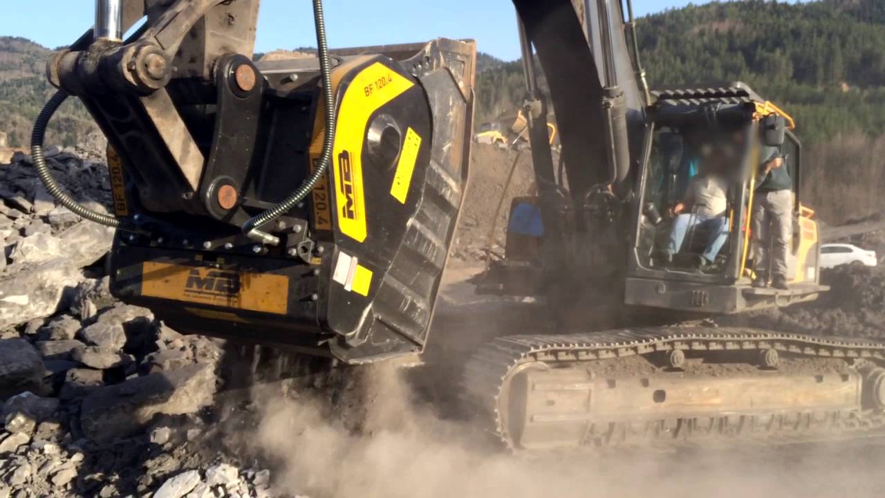 MB crusher bucket BF 120.4 - the right choice to crush hard rocks in Kastamonu quarry