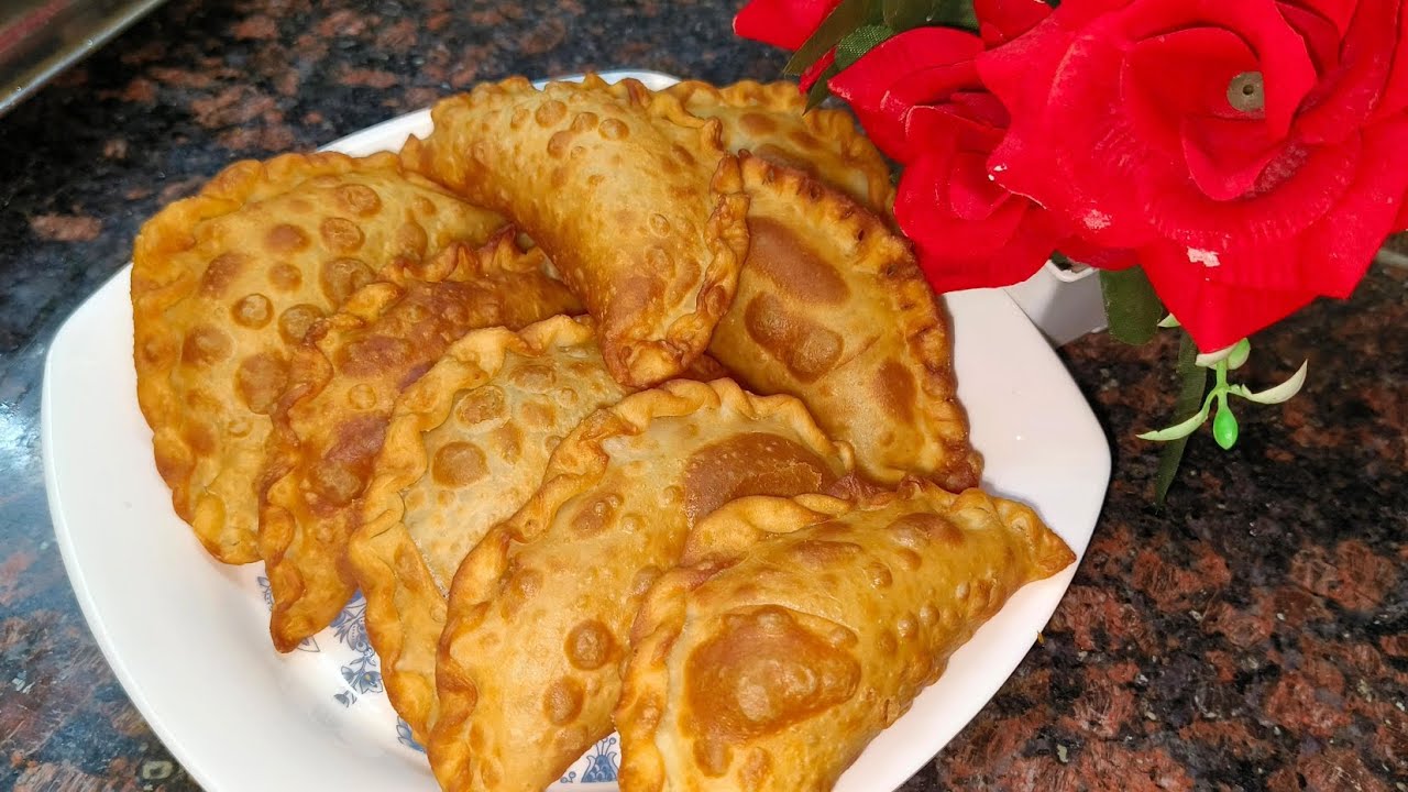 Chobe ki puri Recipe|coconut stuffed puri Recipe| Dry Fruits Puri| how to make gujiya|karanji recipe