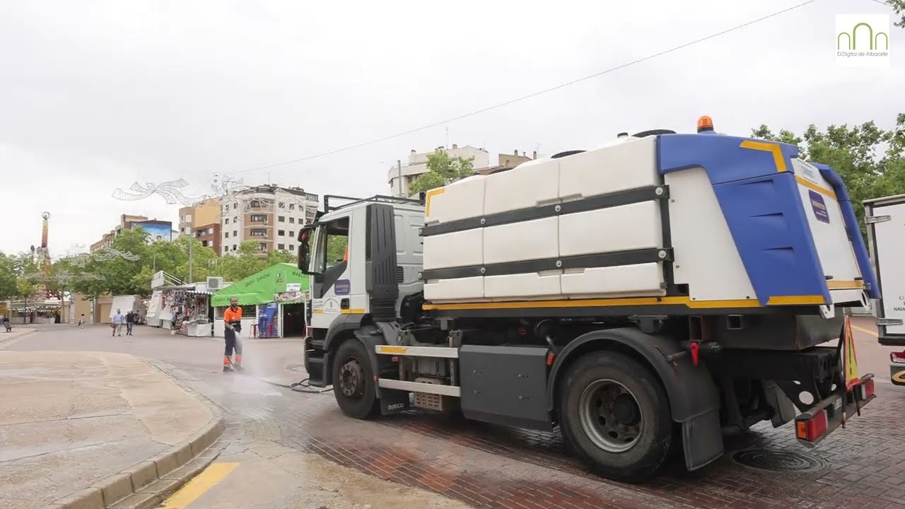 Un gran trabajo para mantener impecable la Feria de Albacete