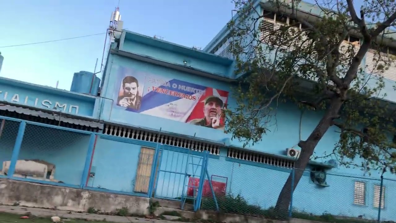 Por el costado del gobierno de Alamar 🇨🇺