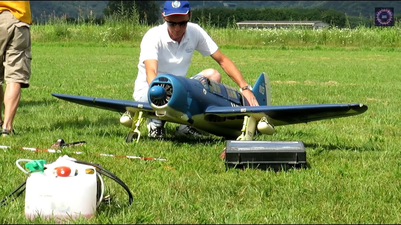 GIANT SCALE WW2 WARBIRD AMAZING BOMB DROPPING | Curtiss SB2C Helldiver