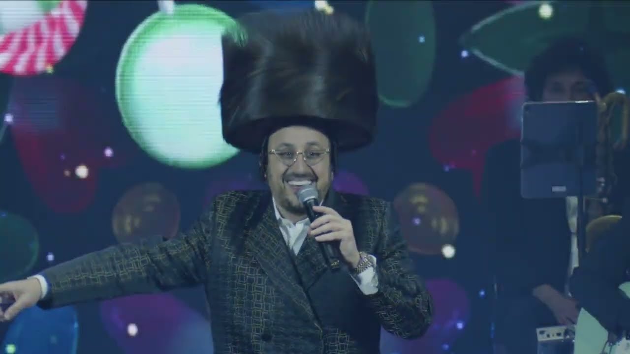 ליפא שמעלצער במחרוזת של שירי מיכאל שניצלער זצ״ל שהולחן ונכתב על ידו באירוע ״נשמה פלאם״ פסח תשפ״ד