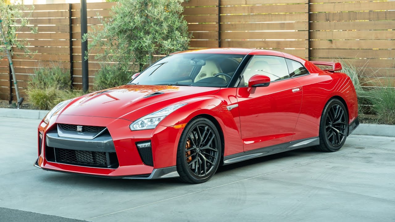 2017 Nissan GT-R Premium - Drive & Walkaround