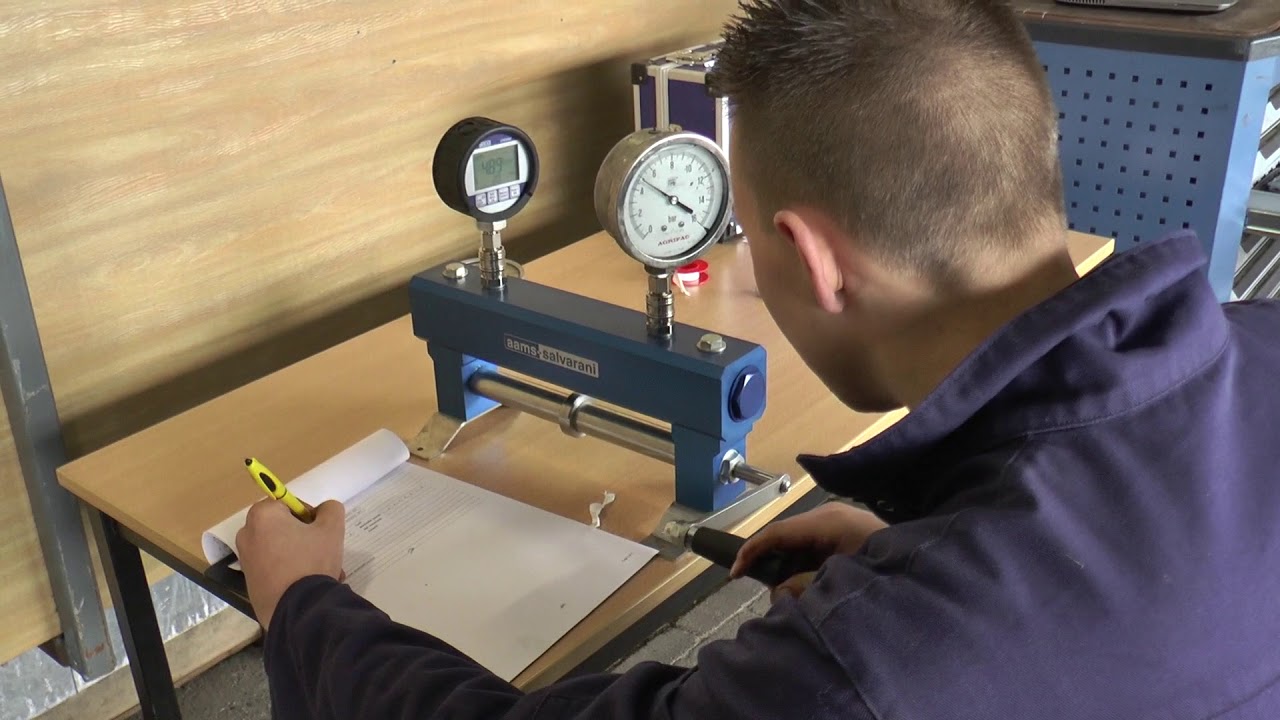 Pressure gauge/ manometer testing/calibration