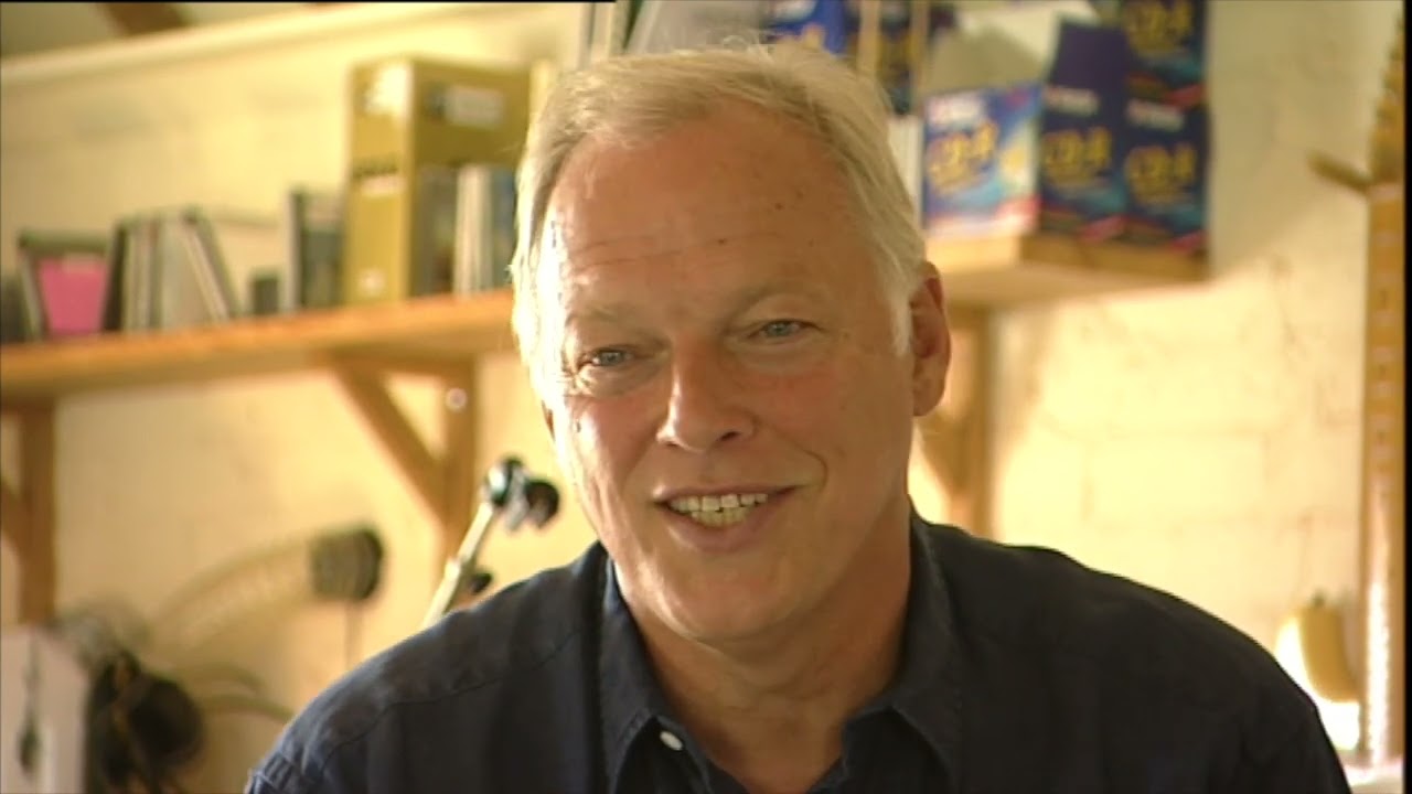 DAVID GILMOUR ON SYD BARRETT'S  "MIND-BOGGLING” BACKWARD GUITAR SOUND