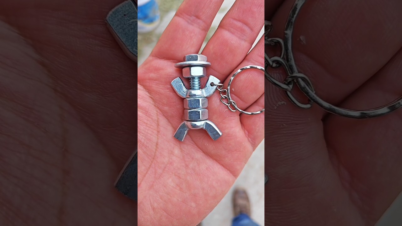 Llavero con tuercas y tornillos. Día del Padre