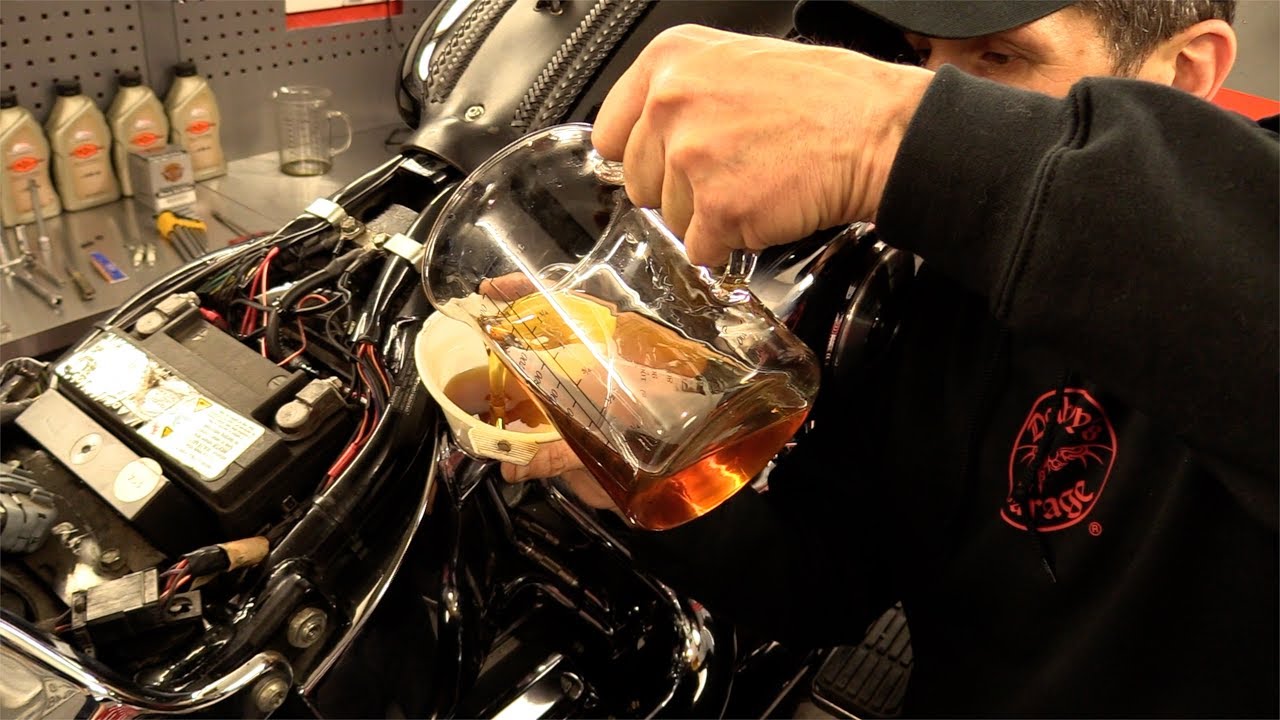 Delboy's Garage, Harley Softail Service #5, 'Full Purge' Oil Change.