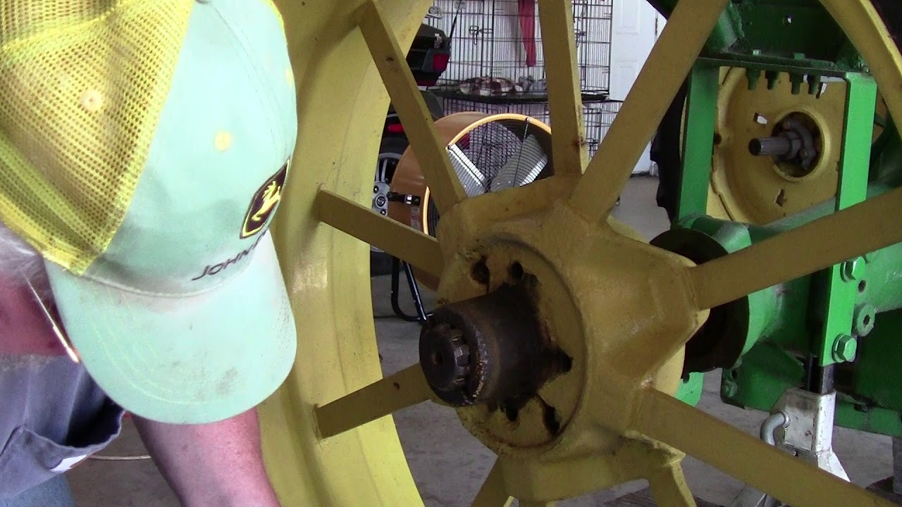 John Deere Unstyled 1936 B   Rear wheel removal.
