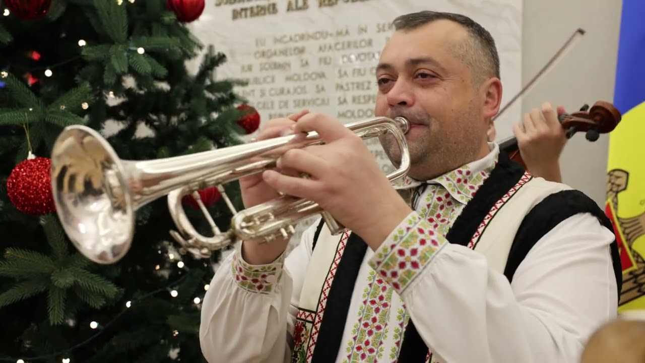 Colinde și tradiții la MAI: Orchestra „Plai Moldovenesc” a IGSU  a adus spiritul de Revelion
