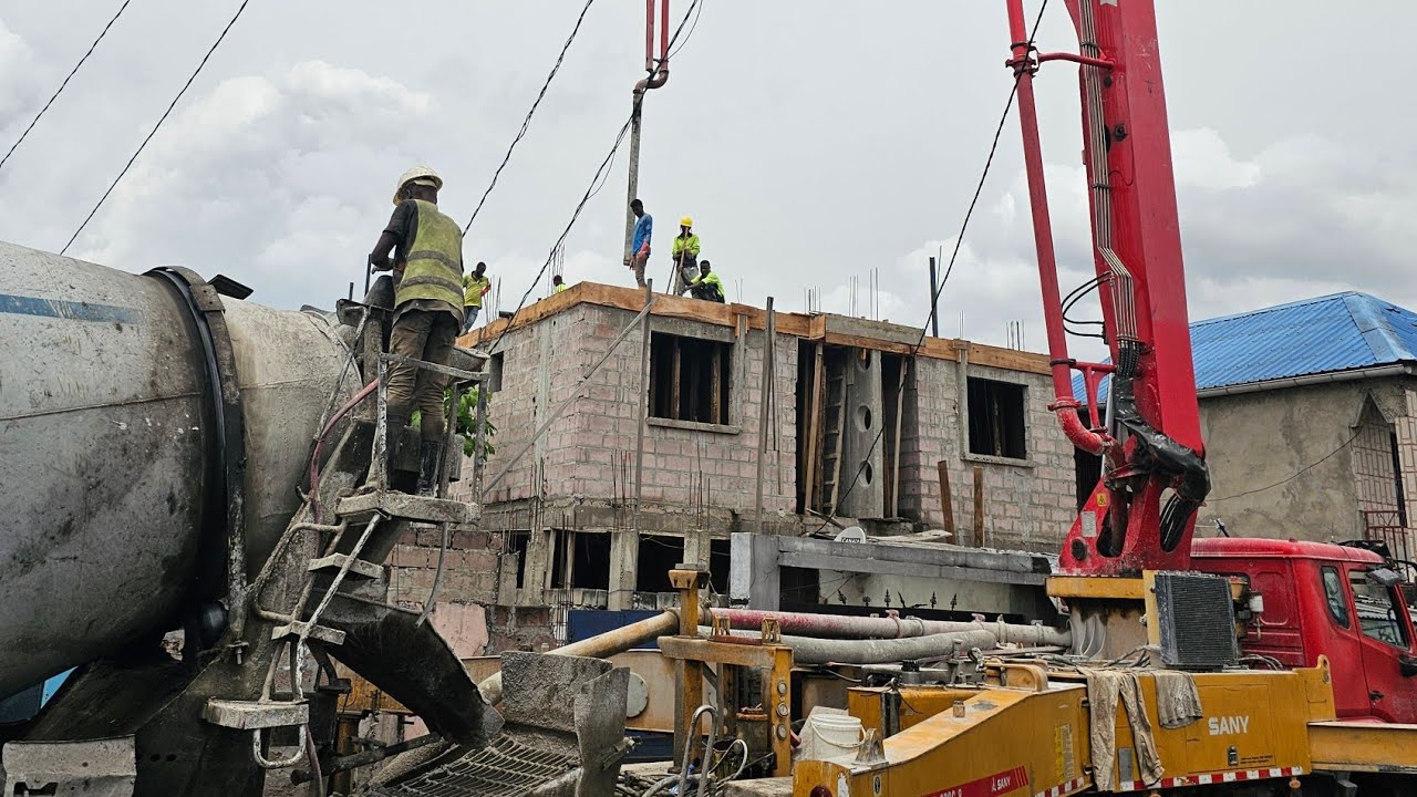 GCI: LE BÉTONNAGE DU 2e  PLANCHER D'UN BÂTIMENT R +2 PAR DES PROFESSIONNELS