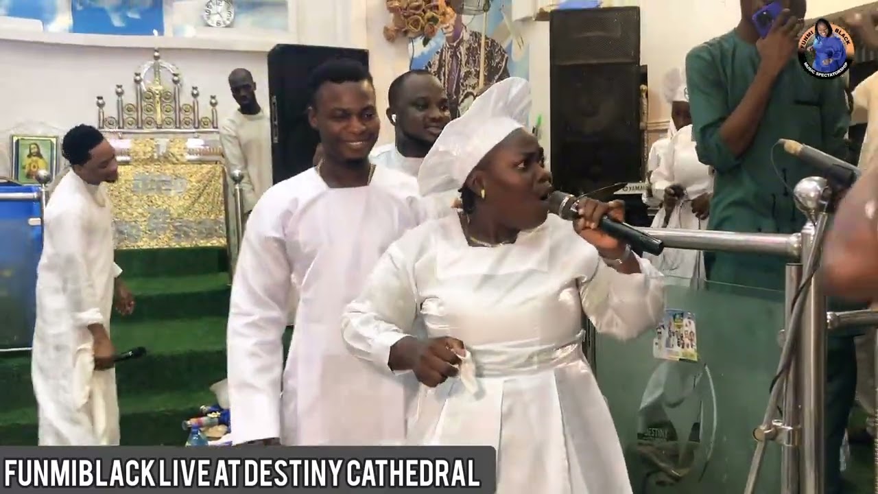 FUNMI BLACK LIVE AT SIBE OLUWA DARA CONCERT IN CCC DESTINY CATHEDRAL