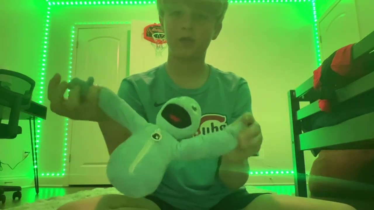 Making a yeep plushie trailer!￼