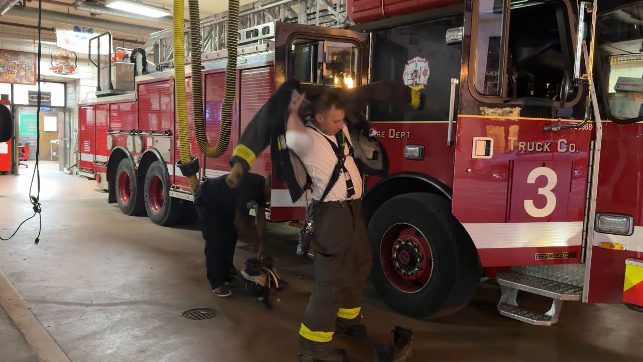 🔥FIRE🔥Chicago fire department Truck 3 4-5-1 Squad 1 responding 