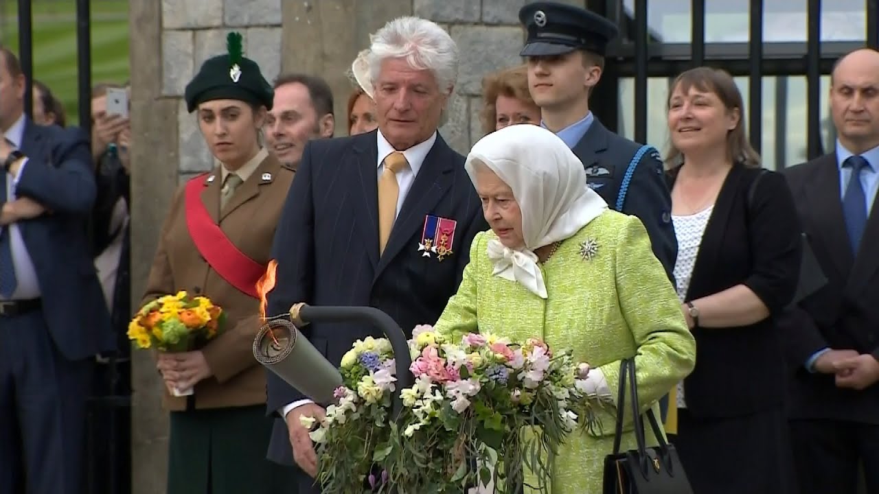 Queen kickstarts lighting of her 1,000 birthday beacons