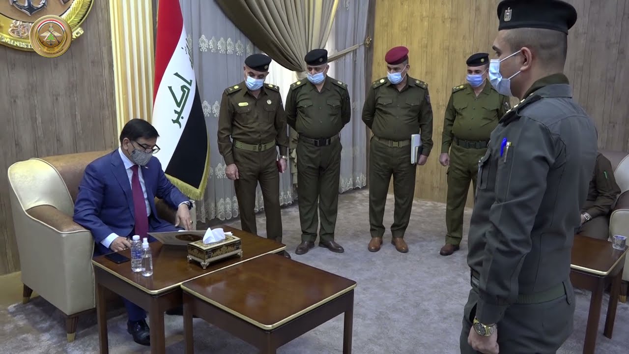 وزير الدفاع يستقبل عدداً من عائلات الشهداء والجرحى الأبطال
