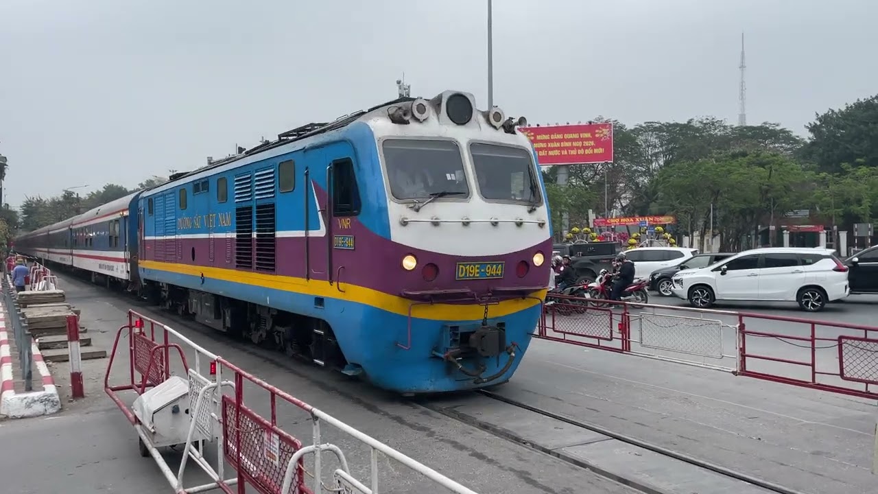 [Tàu tết 2026] Đầu máy D19E-944 kéo tàu tăng cường SE11 sáng 21/02/2026