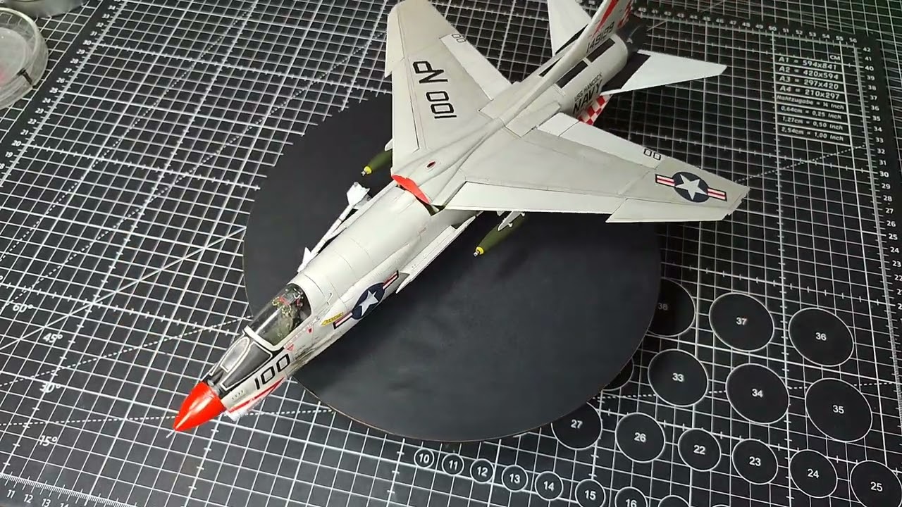 F-8J Crusader. Hasegawa 1/48.👇