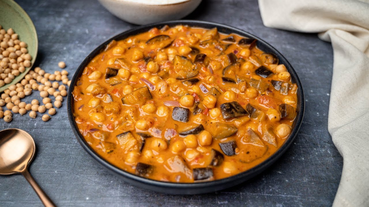 Aubergine and Chickpea Curry (VEGAN)