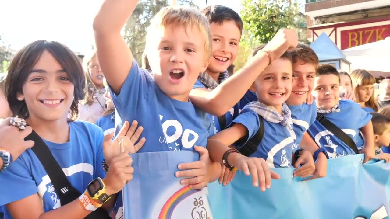 Galdakao | Jaiak 2022 | Kuadrillen desfilea santakurtzen lehen egunean