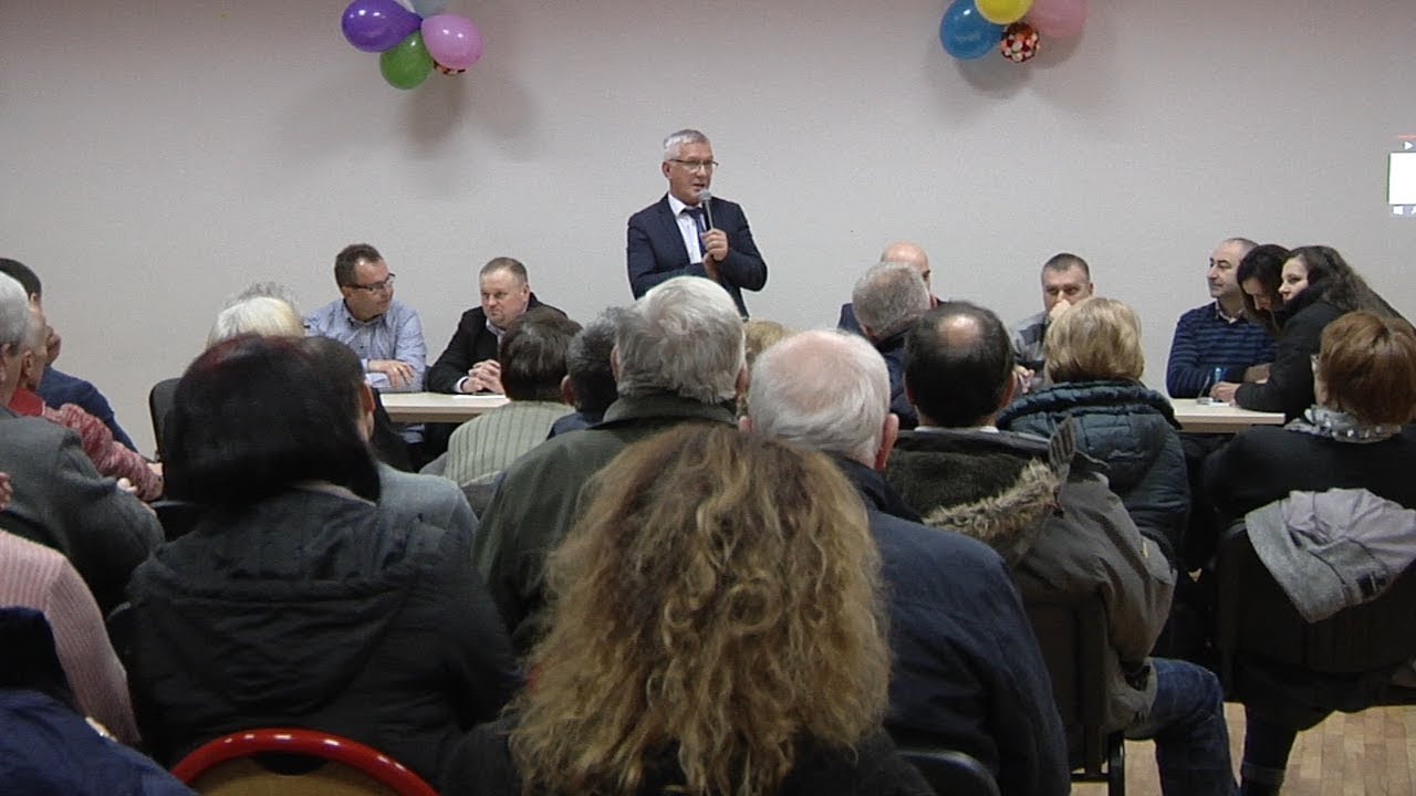 Radłów: Trwa walka o szkołę - zvami.tv