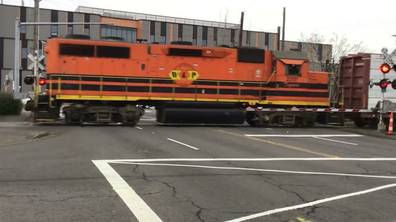 Freight Train 🚂 crossing Cedar Hills @ Farmington