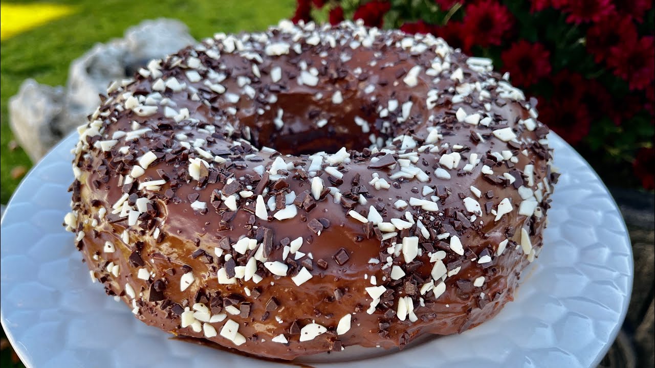 Мягкий и очень вкусный пончик, готовый всего из нескольких ингредиентов.