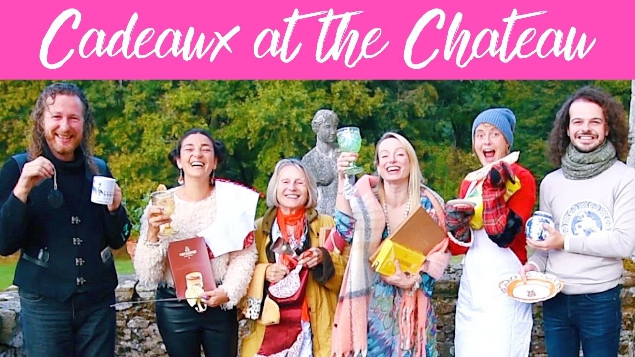Cadeaux at the Chateau: PEACOCKS AND JEWELS!