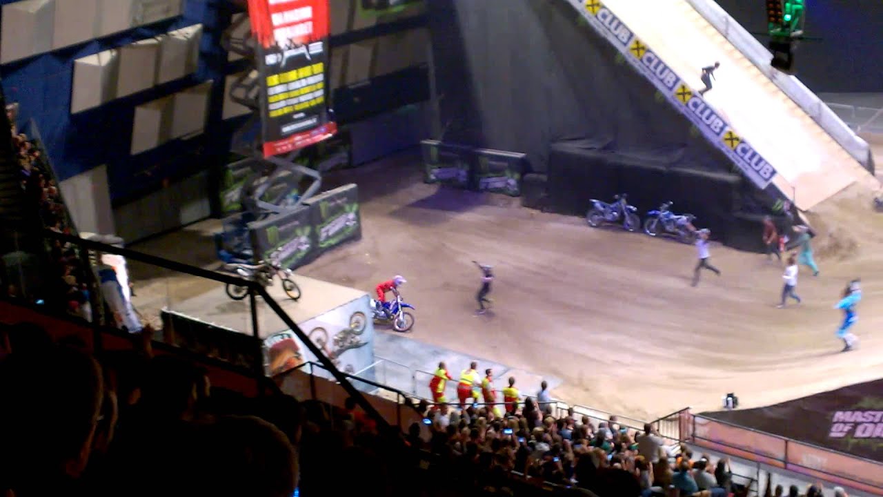 Masters of Dirt Vienna 2015 - Marc Pinyol FMX Inside Roll