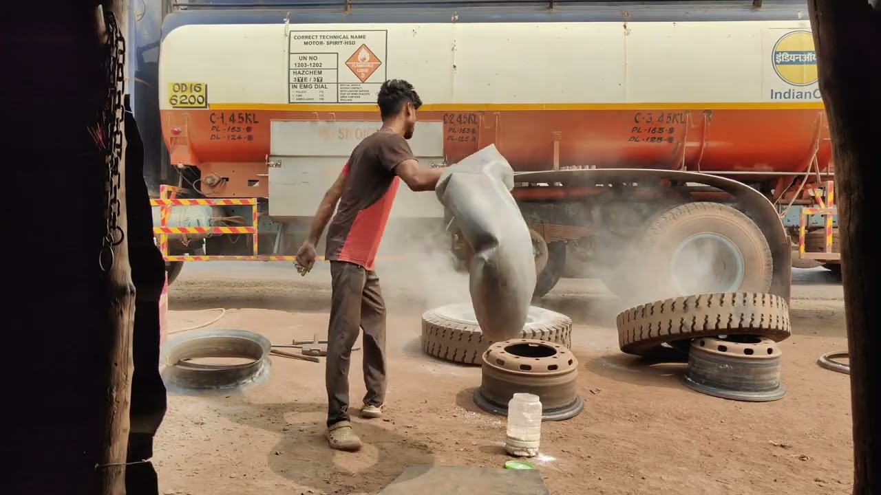 INDIAN OIL GADI KA TYRE KHOL FITTING 🚚👀 #dehativlog #islamicvideo #viralvideo 