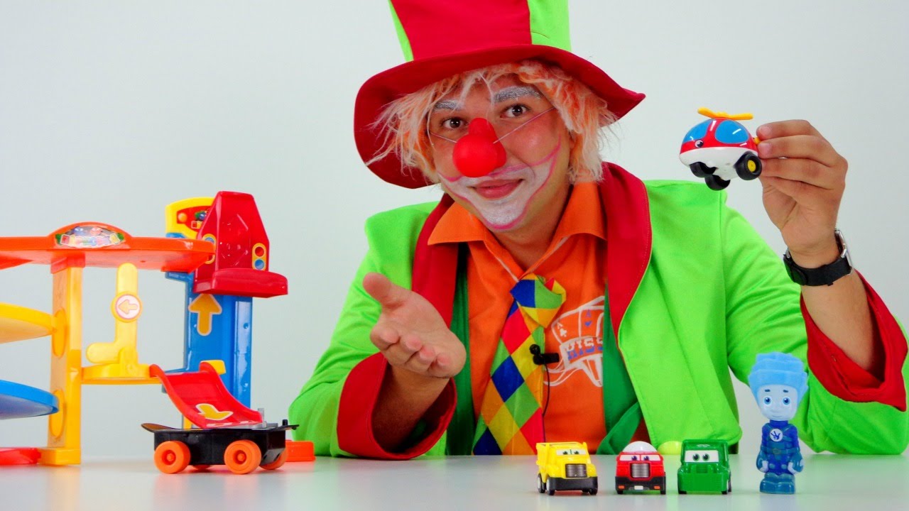 New video for kids. Clown helps toy cars.