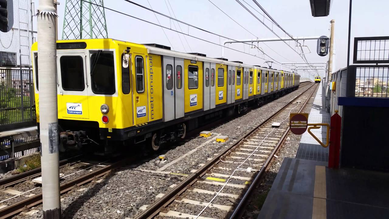 L1 Metro Napoli: Chiaiano - Treno Direzione Piscinola e Garibaldi 12-04-16
