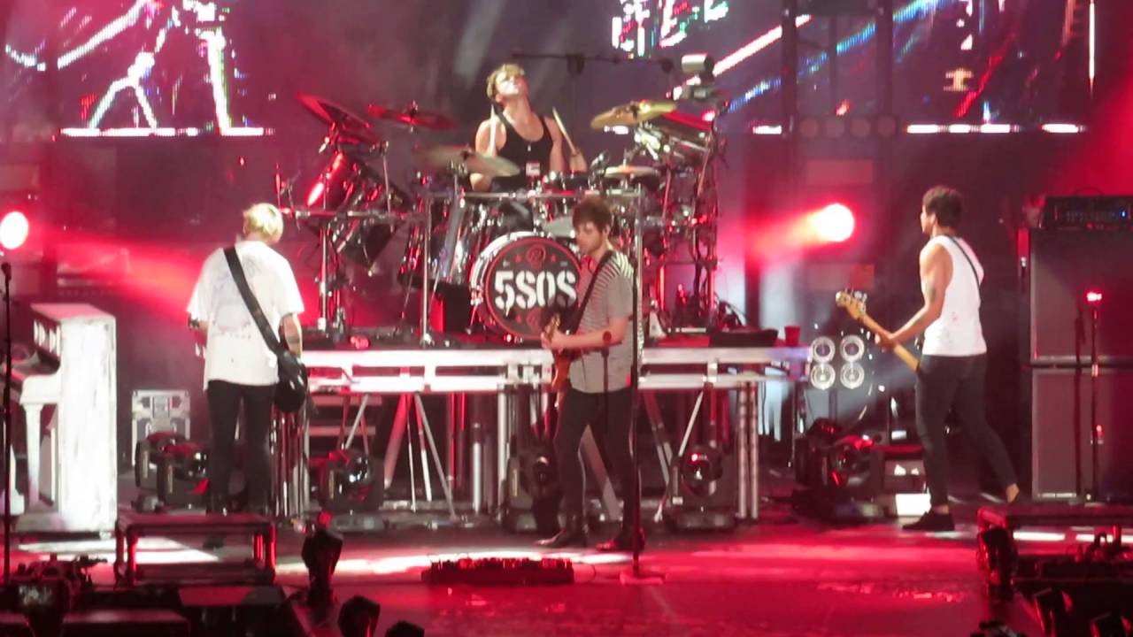 Castaway [HD] - 5 Seconds Of Summer live #SLFLMSG