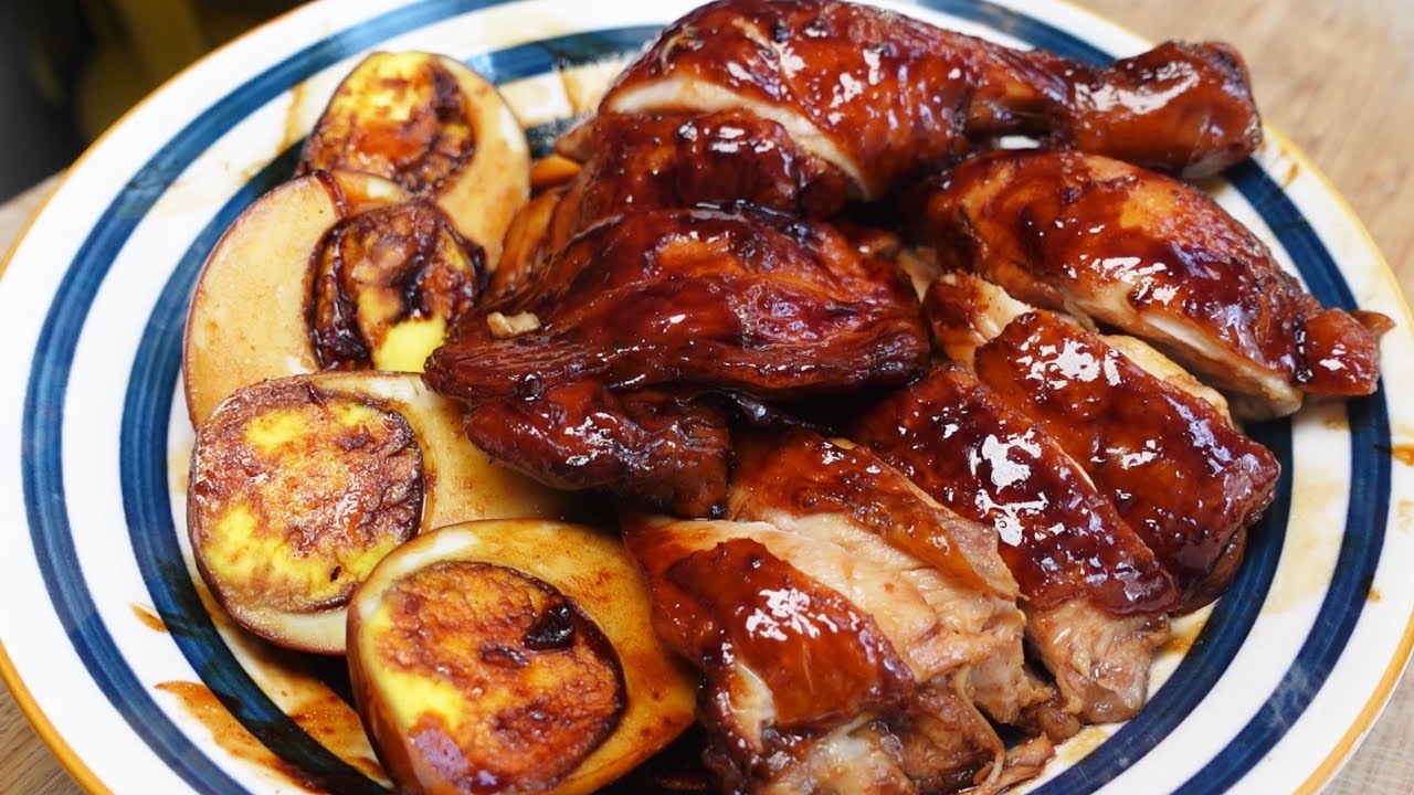 家常版的五香卤鸡🍗滑嫩多汁，味道鲜美又好吃，做法一点也不难😍The Five-spice braised chicken is smooth, tender and juicy, delicious！