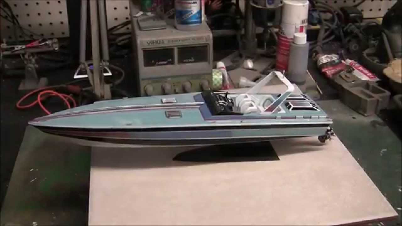 Miami Vice Wellcraft Scarab 1:32 Scale Model Kit Buildup