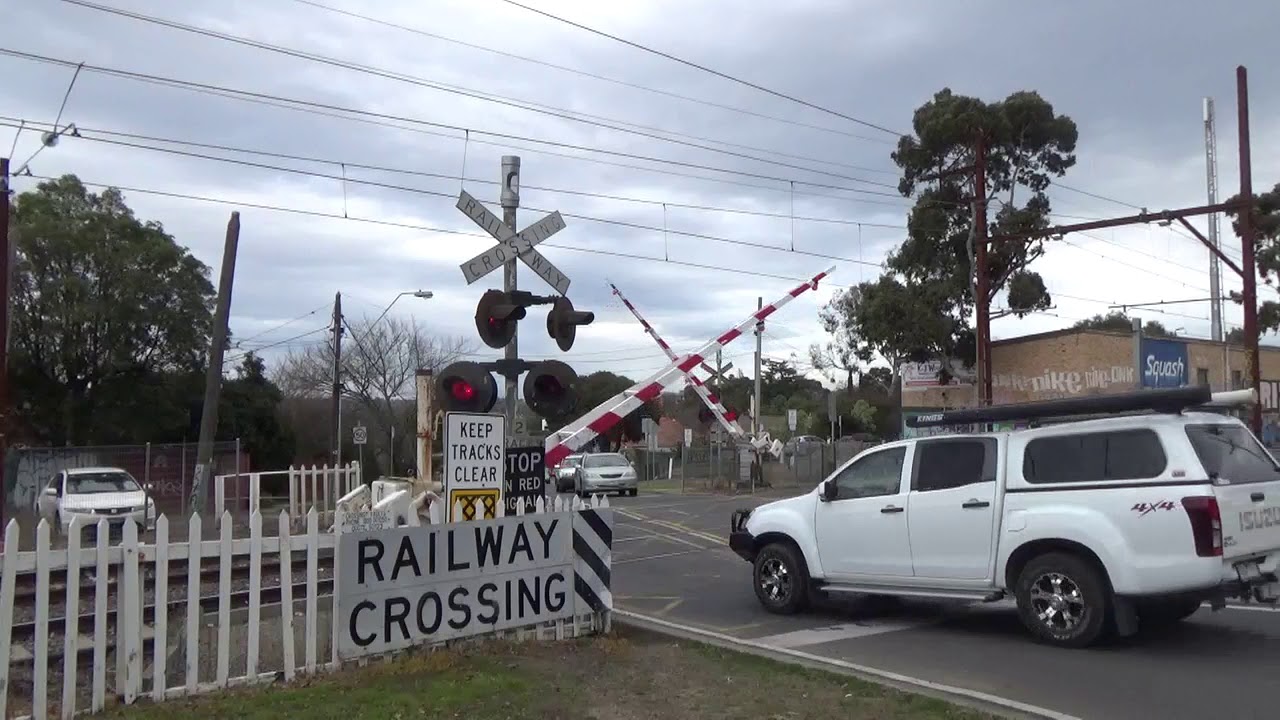 Marshall St Level Crossing, Ivanhoe, With Mechanical Bells (Before & After Upgrade)