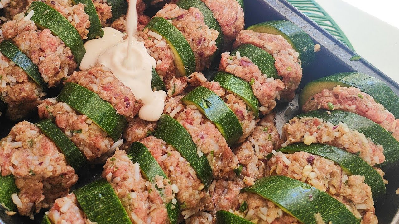 Manger les courgettes à la viande hachée autrement. Recette simple, rapide et économique.