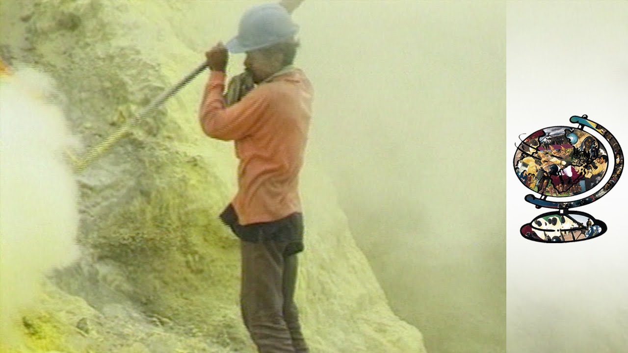 The Terrible Conditions Of Indonesia's Sulphur Mines (2000)