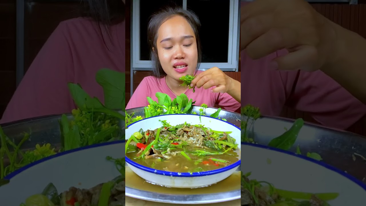 แกงเห็ดบด ใส่ผักหวานป่า ซดน้ำนัวๆเมนูอาหารอีสานตามฤดูกาล แซ่บหลายจ้า
