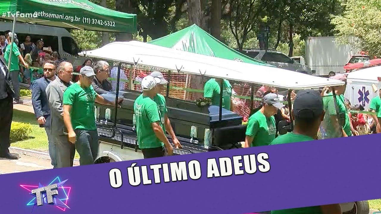 Familiares, amigos e fãs dão o último adeus a Gugu Liberato