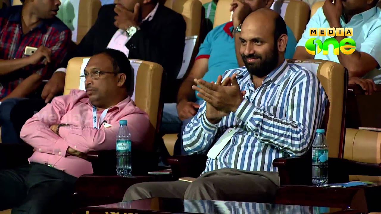 Pathinalam Ravu3 Grand Finale - Rabiyulla Singing 'Mandalam Pukal kollum - Part11