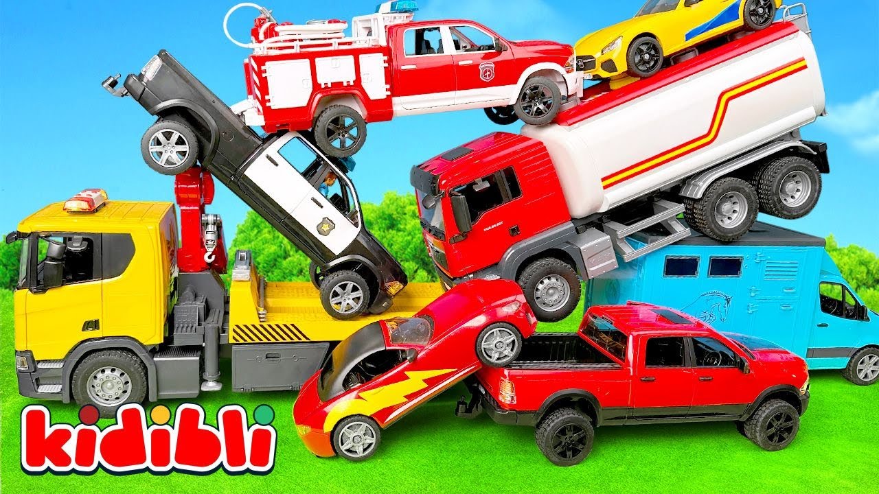 Zabawki Pojazdy Straż, policja i ratunek po kraksie na szosie 🚒 Film edukacyjny dla dzieci | Kidibli