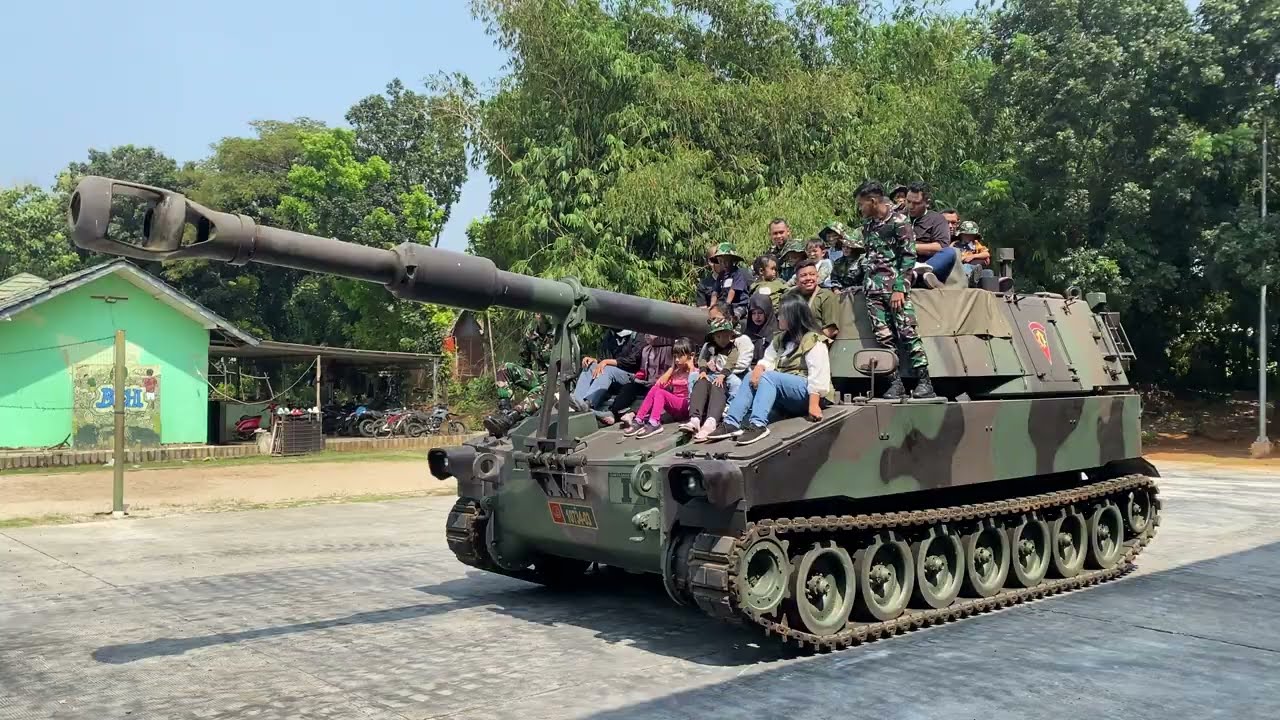 TENTARA CILIK Gagah Nya TANK HOWITZER M109 TNI AD -Yon ARMED -Deru suara Mesin tank melaju #tni#tank
