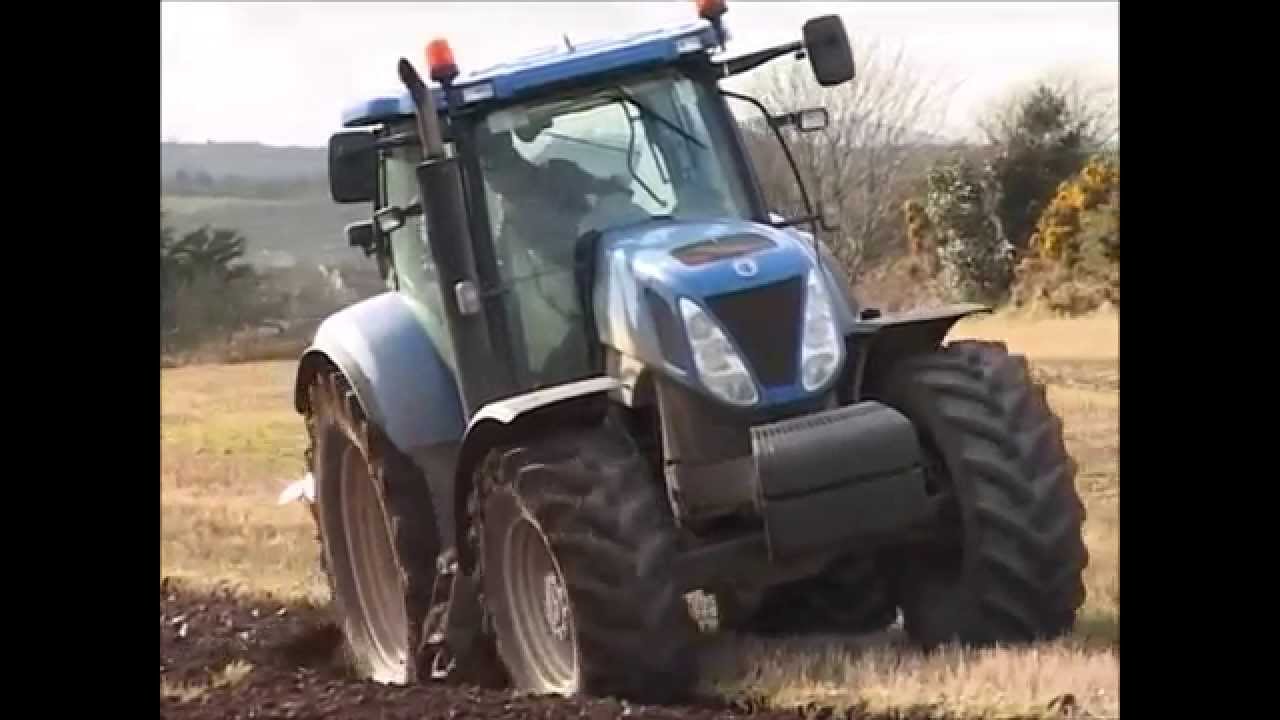 New Holland T7040 ploughing