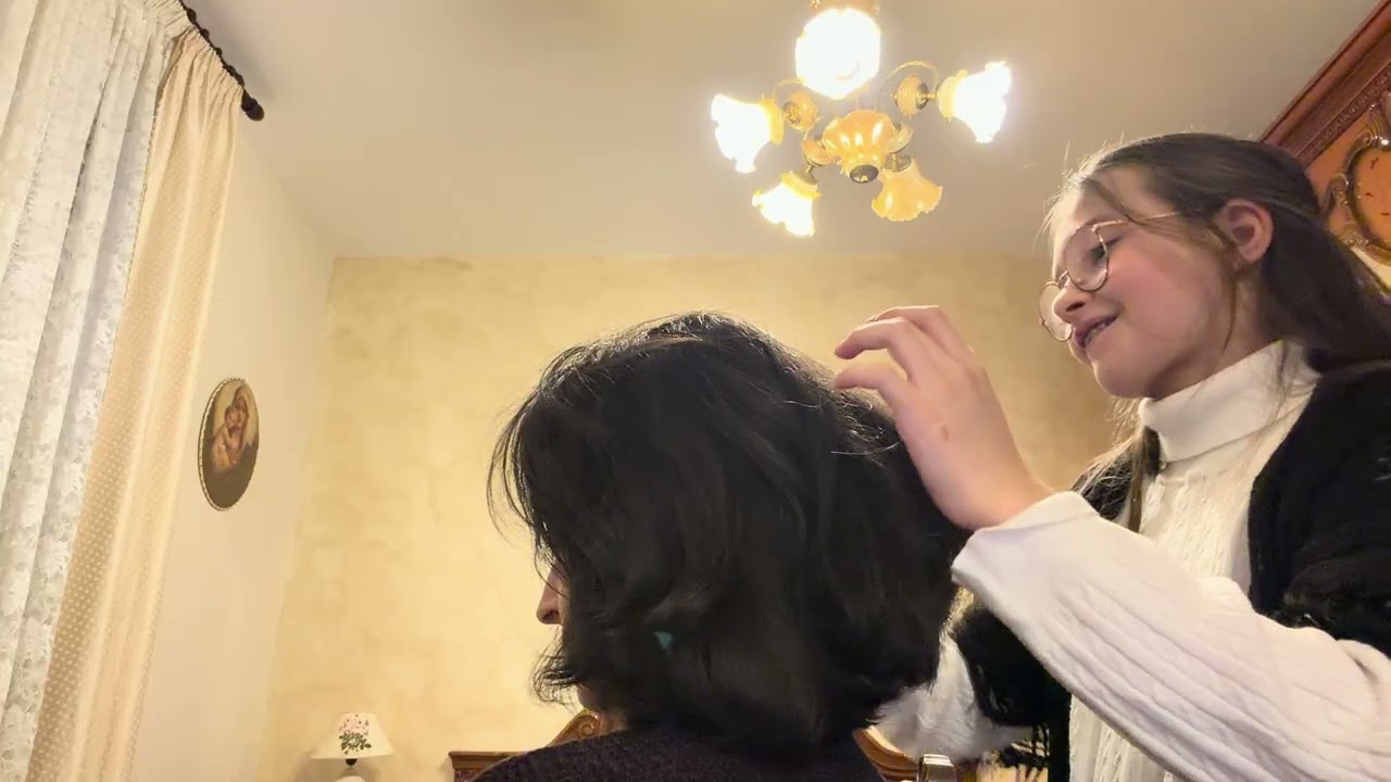 I do my aunt’s #asmr #aunt #soft #relaxing #touch #hairstyle 