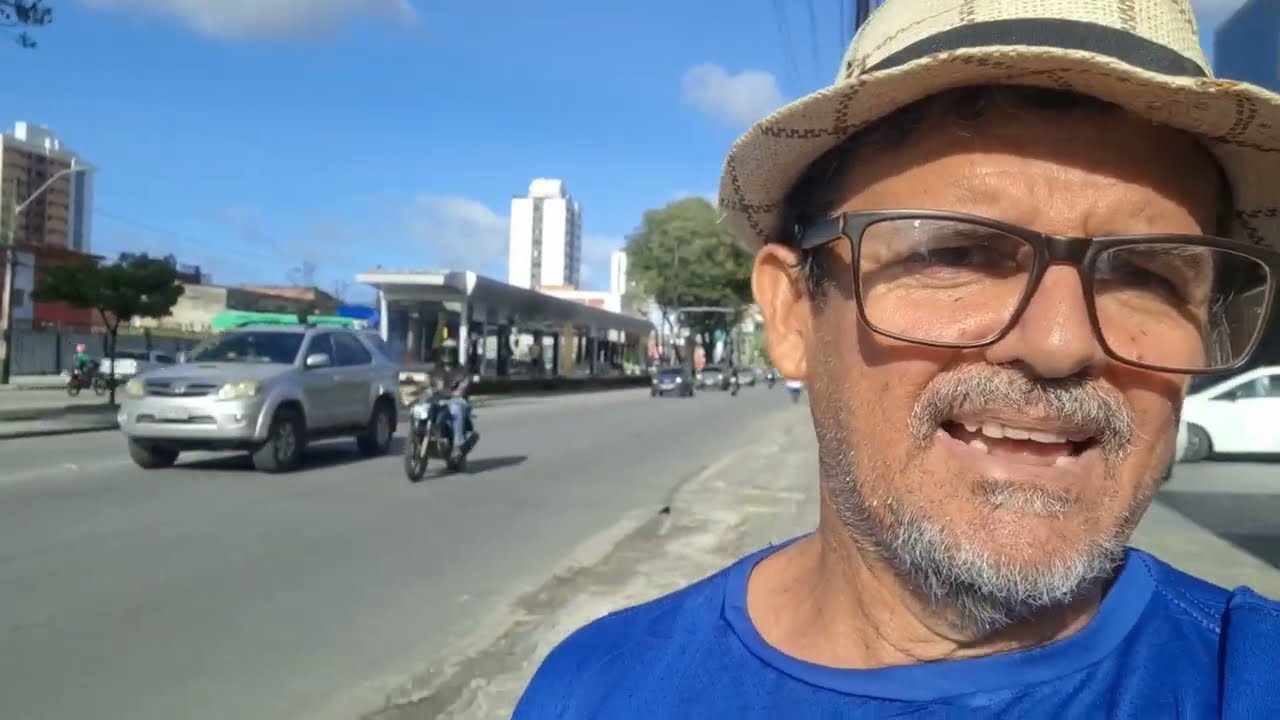Centro do recife lotado  de gente gastando